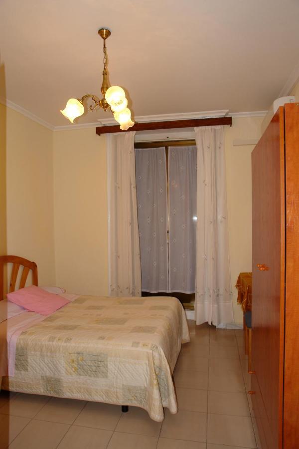 Hostal Dos Naciones Madrid Szoba fotó